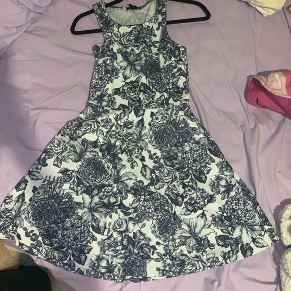 H&M Dresses & Skirts - H&M Floral Dress H&M Dresses & Skirts - H&M Floral Dress